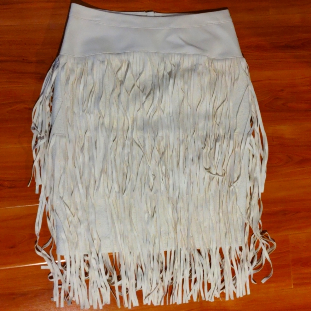 NWT BCBG Maxazaria (Rashell) Off-White  Skirt.
